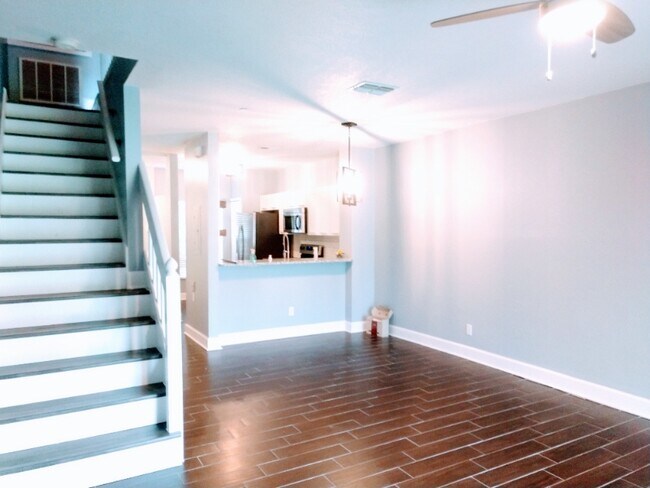 Building Photo - 211 Countryside Key Blvd