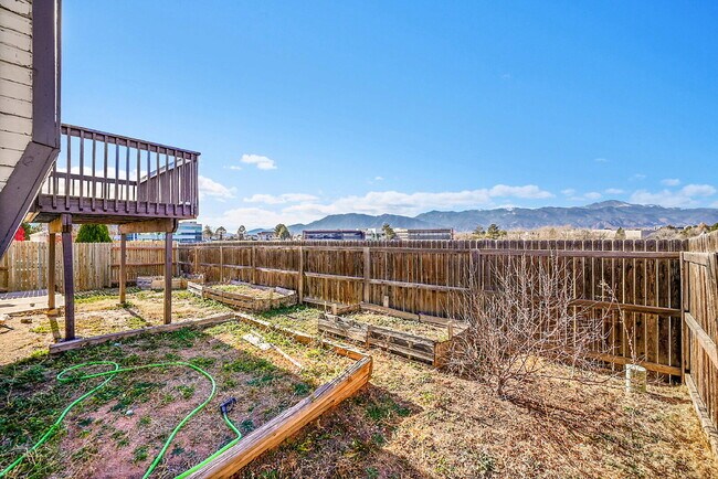 Building Photo - $1,895.00 with $300 OFF First Month's Rent, 2 Bedrooms, 1.5 Bathroom, Single Family Home in Color...