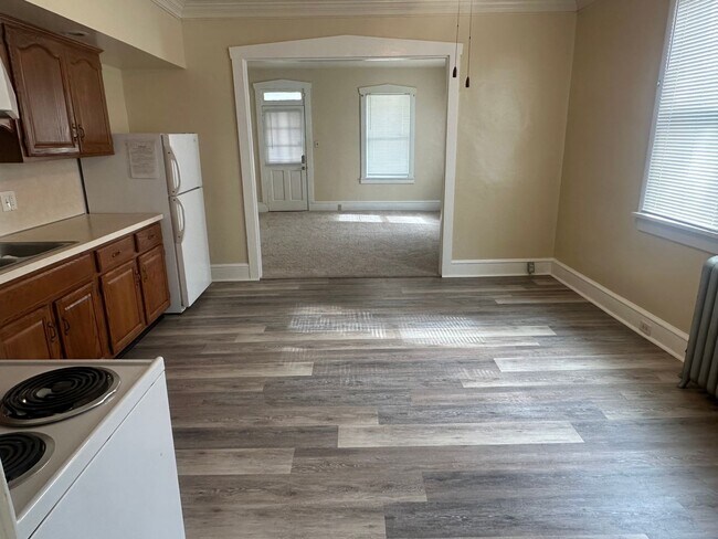 Building Photo - 226 E High St