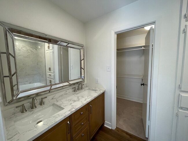 Building Photo - 15021 Hillview Rd