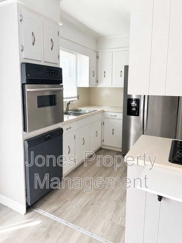 Building Photo - 152 Leonard Dr