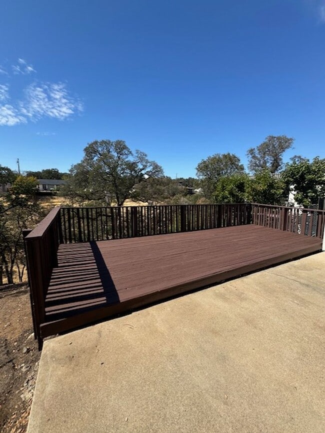 Building Photo - 3 Bedroom home in Lake California