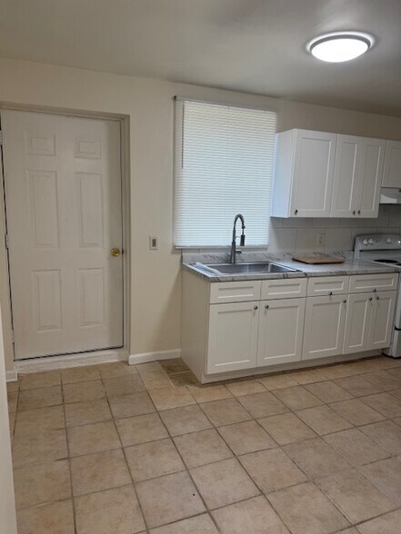 Building Photo - 2237 Emerald Castle Dr