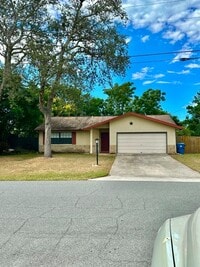 Building Photo - 3 bedroom 2 bathroom house fully fenced in yard