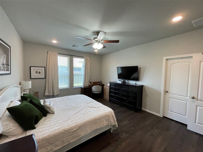 Building Photo - 25511 Northpark Lake Dr