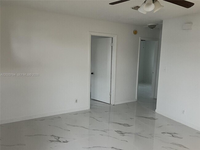 Building Photo - 4809 SW 25th St