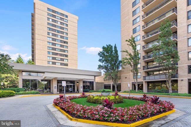 Building Photo - 3713 S George Mason Dr