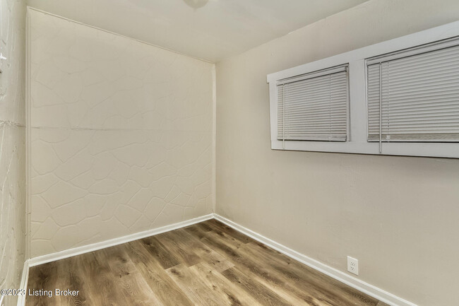 Building Photo - 4020 Larkwood Ave
