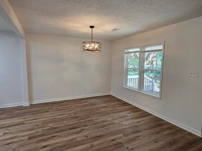 Building Photo - 469 Lawrence Dr