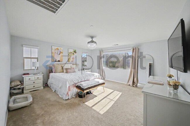 Building Photo - Unit