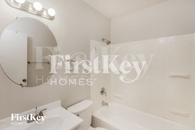 Building Photo - 667 E Edgewood Ave