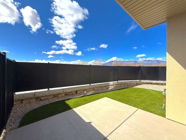 Building Photo - Brand New 3 bed, 2.5 Bath 1 car garage Townhome