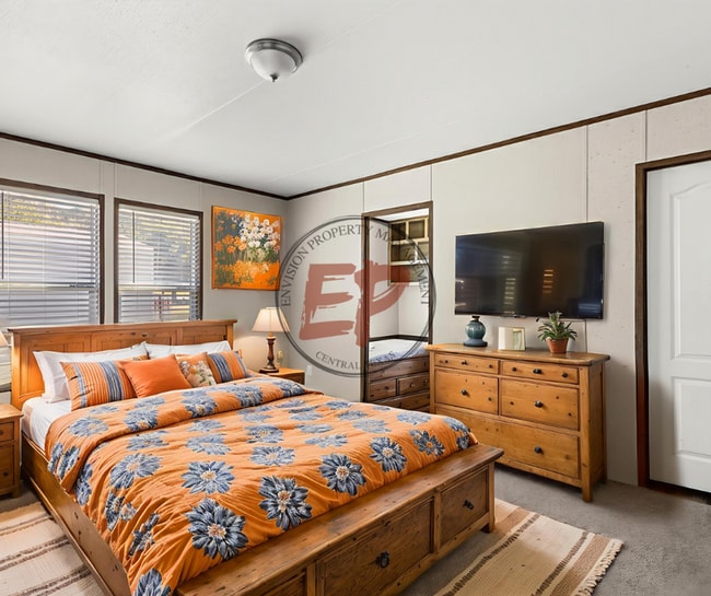 Building Photo - 21 Clear Creek