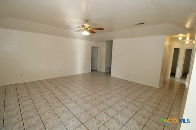 Building Photo - 1407 Saddle Dr