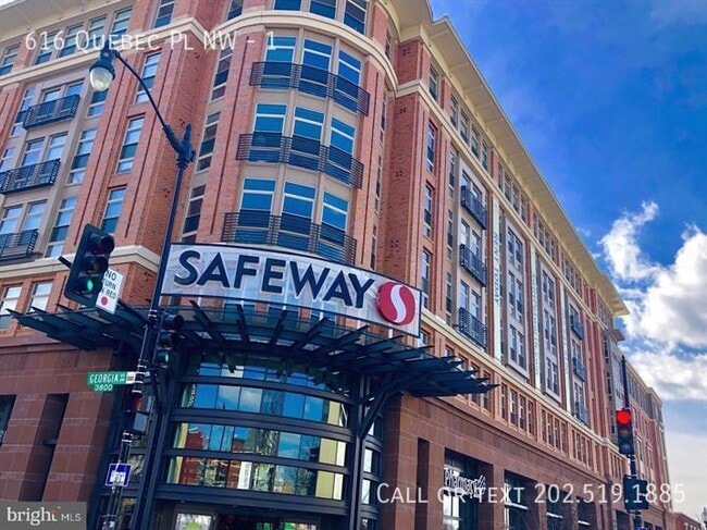 Building Photo - 616 Quebec Place NW