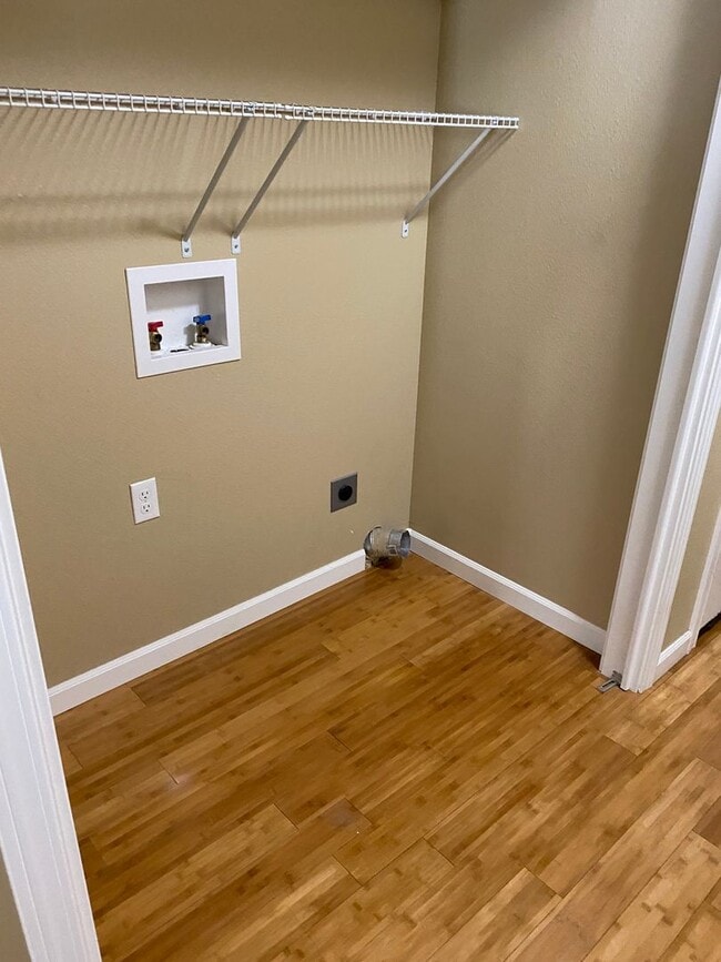 Building Photo - 3 Bedroom House with a 2 Garage in Heights