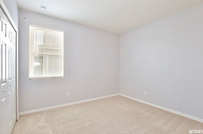 Building Photo - Gorgeous 4/3.5 Home with a Large Fenced Ba...
