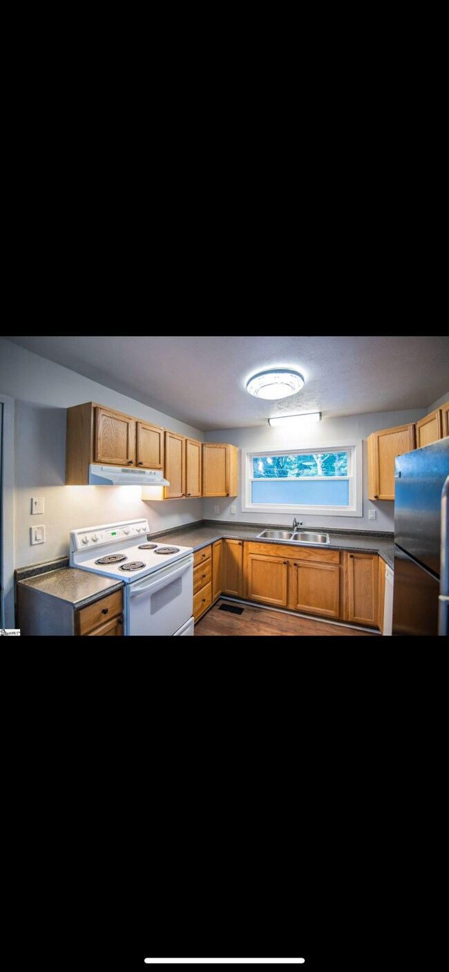 Building Photo - 201 Wendfield Dr