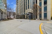 Building Photo - 720 N Larrabee St