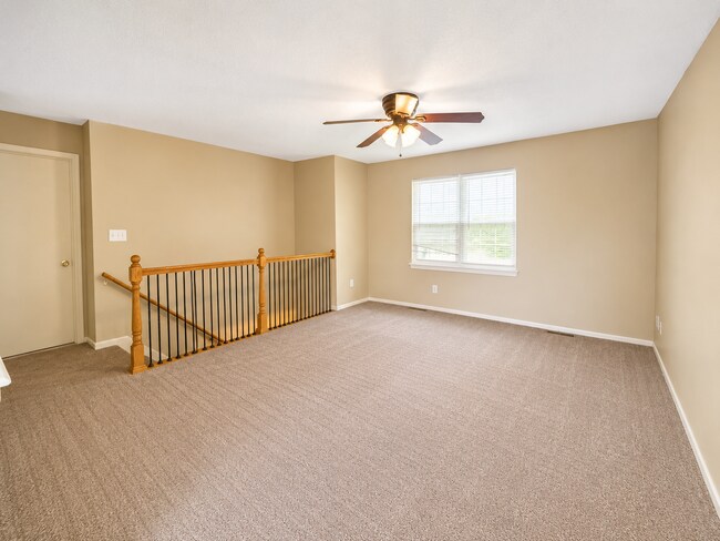 Building Photo - Spacious 3 Bed / 2 Bath Split-Level Duplex in Lee’s Summit