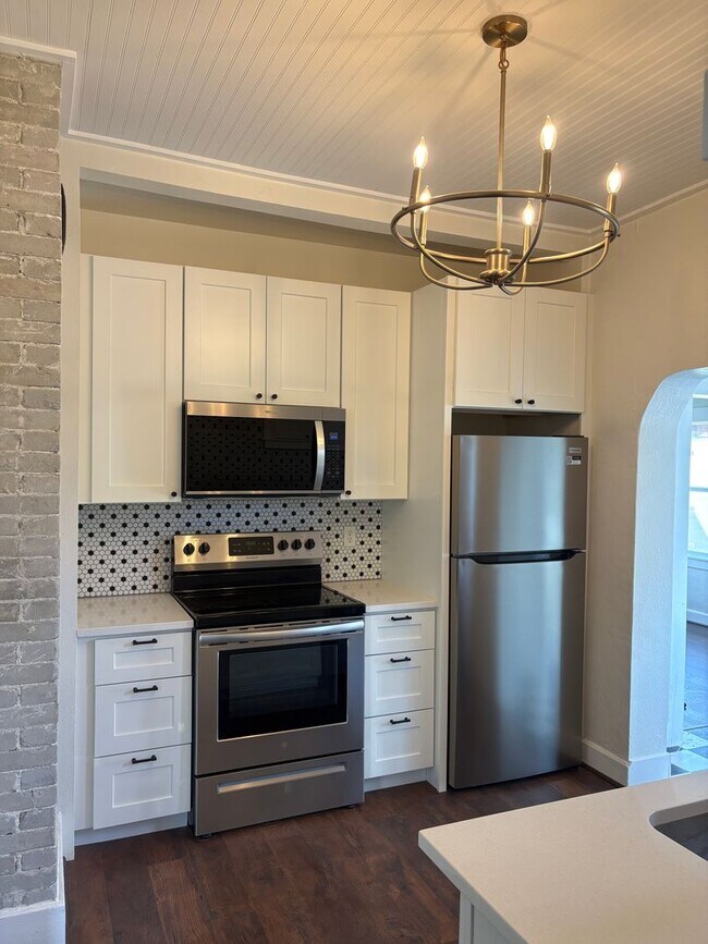 Building Photo - Beautifully Remodeled 3BA/1BA Audubon Home