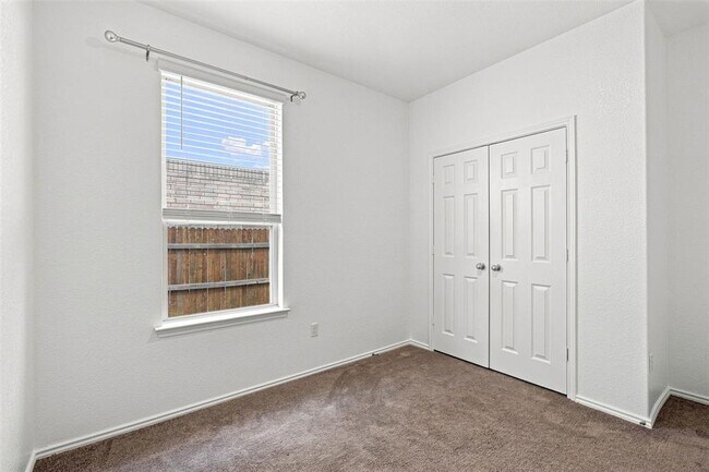 Building Photo - 100 Bennington Dr