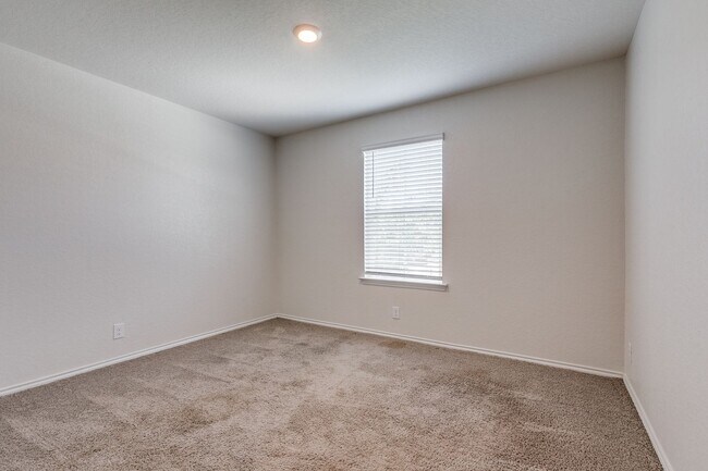 Building Photo - BEAUTIFUL 3-BEDROOM D.R. HORTON HOME IN RE...