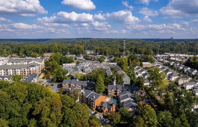 Building Photo - 1021 Chastain Park Ct NE
