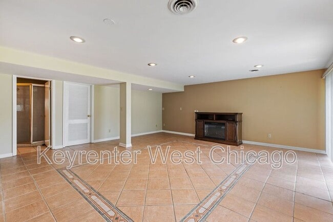 Building Photo - 1003 S Finley Rd