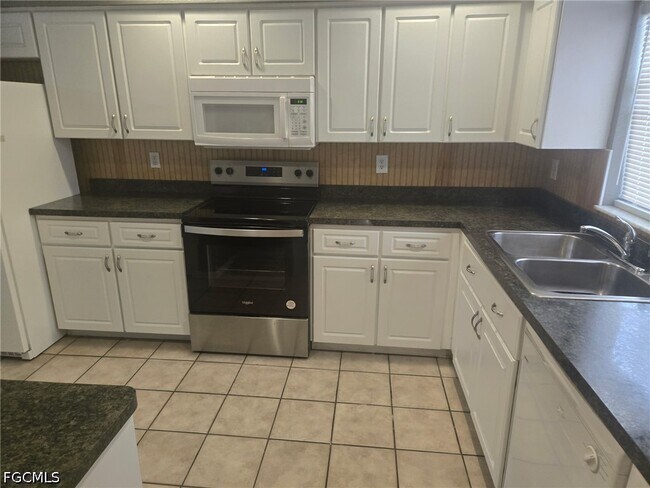 Building Photo - 838 SW 47th Terrace
