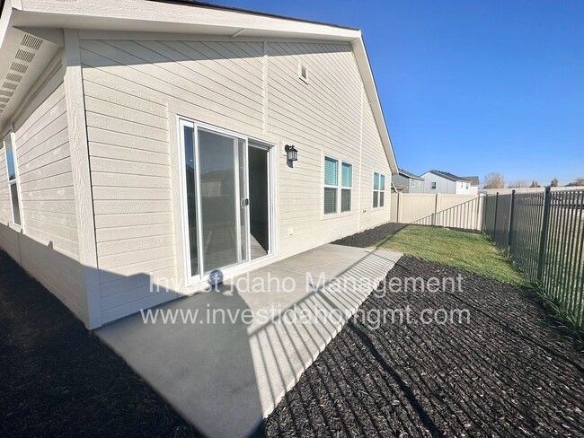 Building Photo - Rent special! Brand new 3 bedroom home ava...