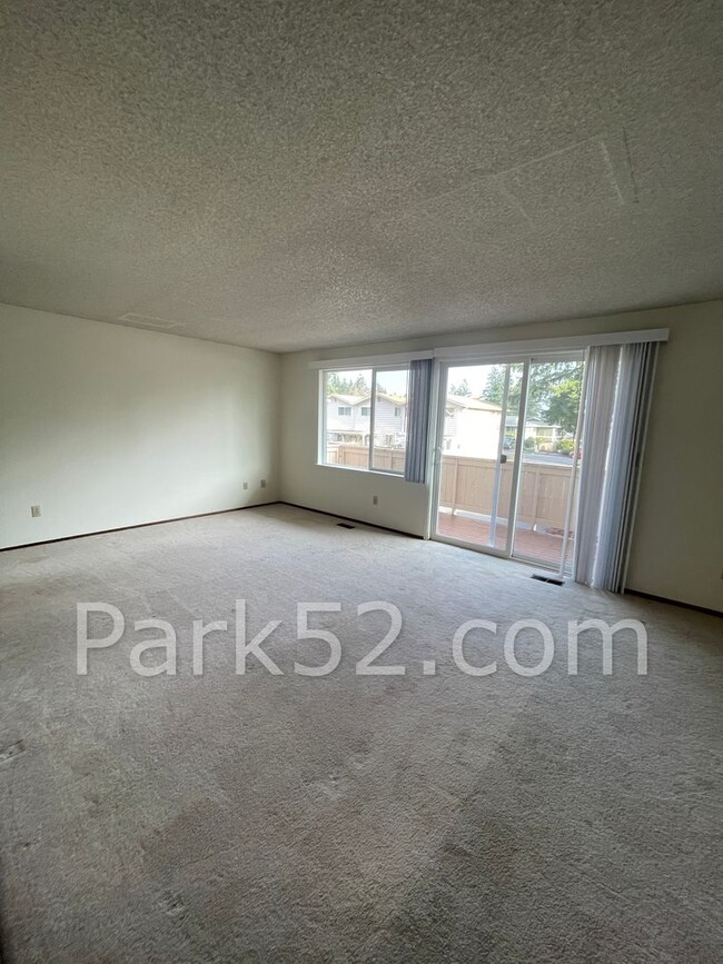Building Photo - $500 Off 1st Full Month! 2 Bedroom Townhom...