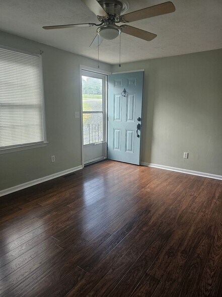 Building Photo - 259 Lakeview Dr