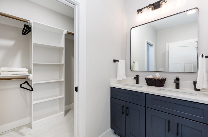 Building Photo - 607 Kenmore Ave