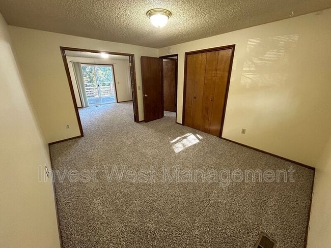 Building Photo - 2804 NE 113th St