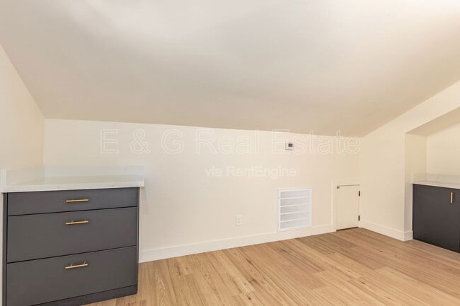 Building Photo - 125 N 11th Ave