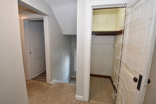 Building Photo - 3 bedroom 1.5 bath home next to IUSB.
