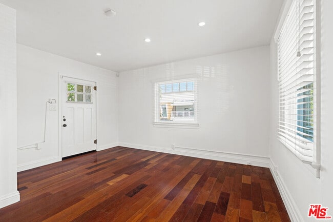 Building Photo - 307 6th Ave