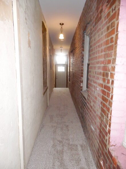 Building Photo - 529 Main St