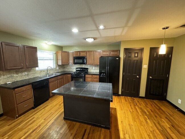 Building Photo - 211 Natalen Ave