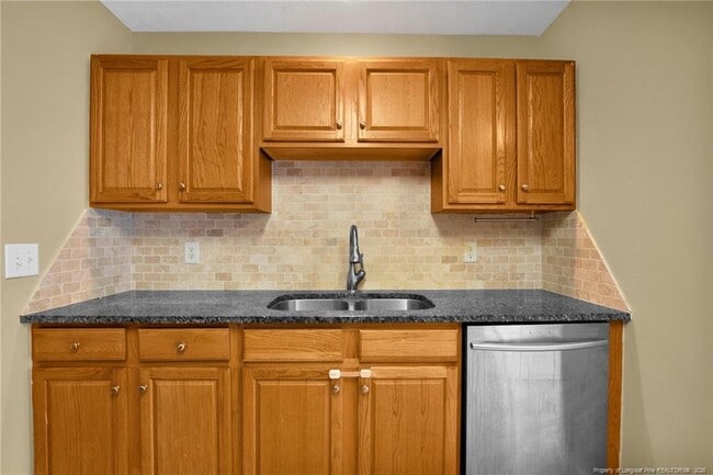 Building Photo - 75 Countess Ct