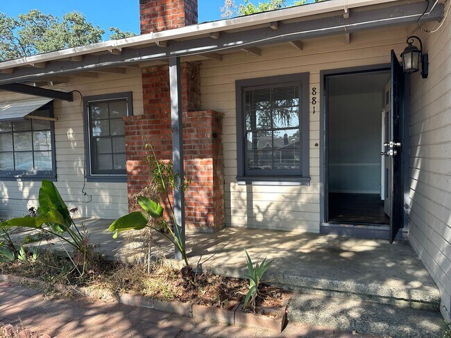 Primary Photo - 881 Emory Ave