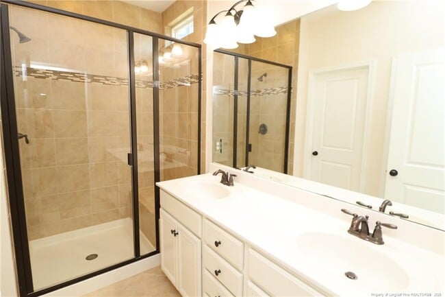 Building Photo - 1405 Regents Ln