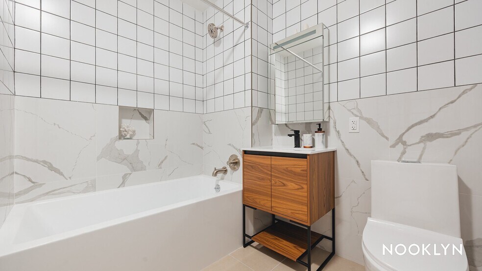 Building Photo - 68 Gold St