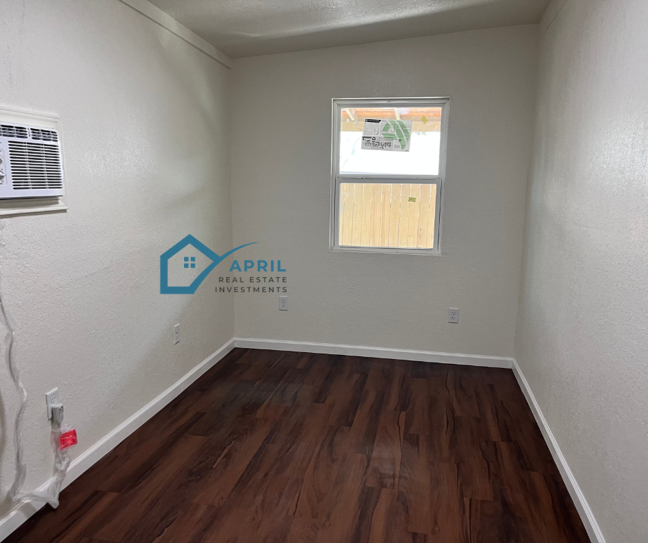 Bedroom - 2055 W Summit Ave