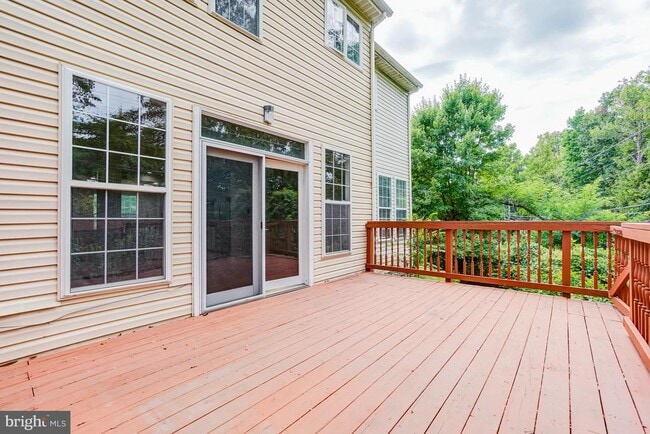 Building Photo - 4302 Day Lily Dr
