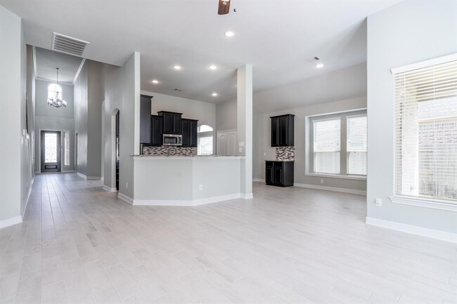 Building Photo - 204 Upland Dr