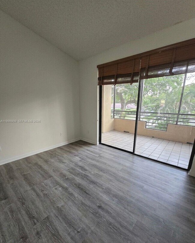Building Photo - 15515 N Miami Lakeway