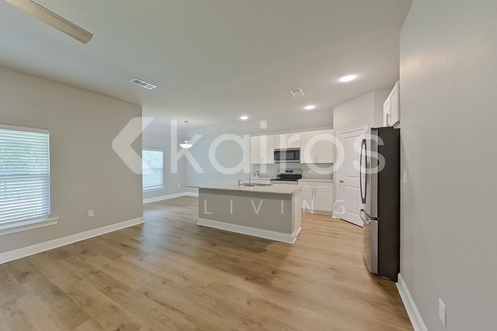 Building Photo - 13709 Pinyon Dr