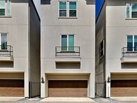 Building Photo - 1313 W 24th St